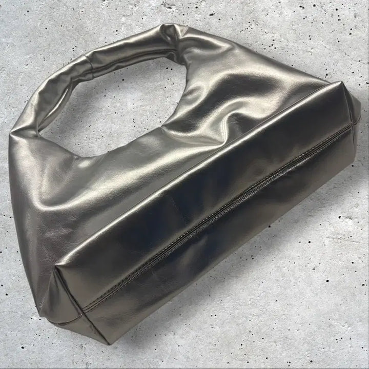 [BUNJANG] Matinkim Embossed Logo Leather Mini Tote Bag Silver / 마뗑킴 엠보스드 로고 레더 미니 토트백 실버