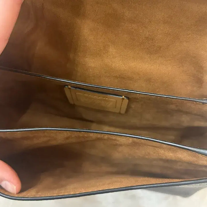 [BUNJANG] Coach Black Leather Crossbody Bag / 코치 블랙 레더 크로스백