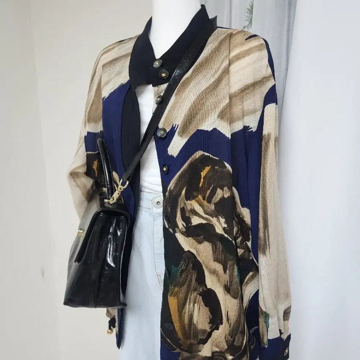 [BUNJANG] Patterned V-Neck Long Shirt Jacket / 패턴 브이넥 롱 셔츠 자켓