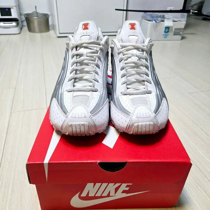 [BUNJANG] Nike Shox R4 White Metallic Silver Sneakers (Size 280) / (280사이즈) 나이키 샥스 R4 화이트 메탈릭실버 운동화