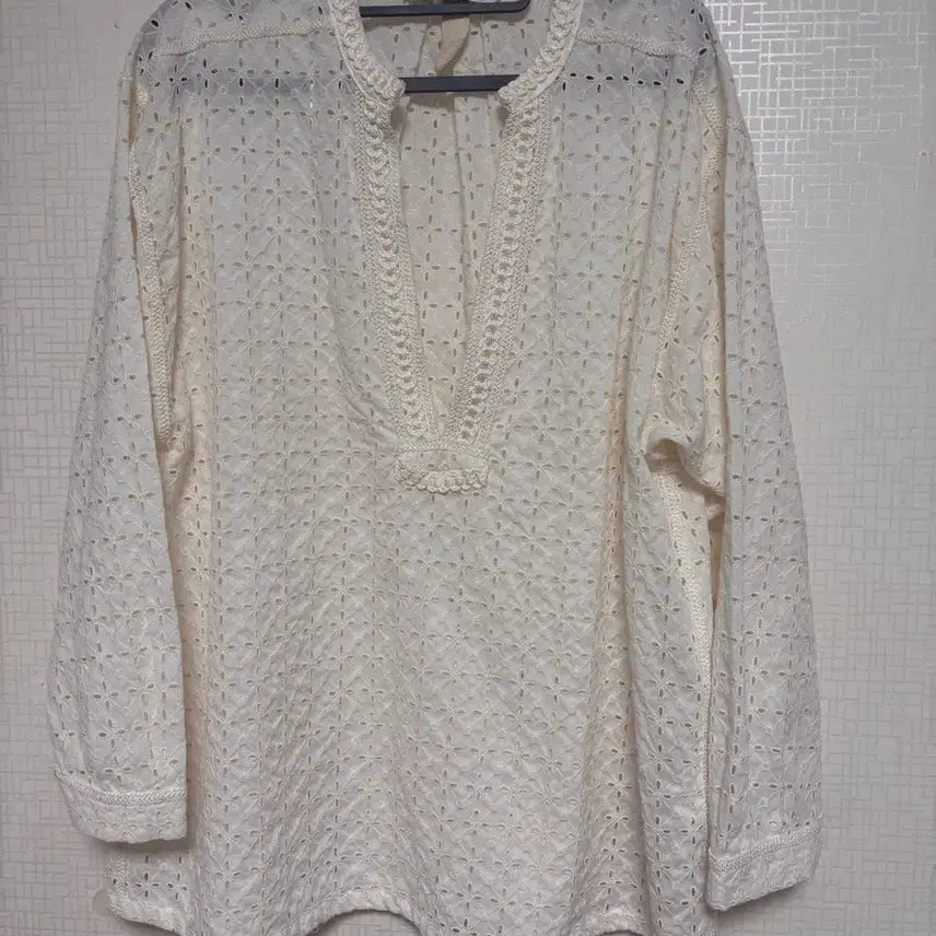 [BUNJANG] ZARA Ivory Punching Blouse / 자라 ZARA 펀칭 블라우스 아이보리