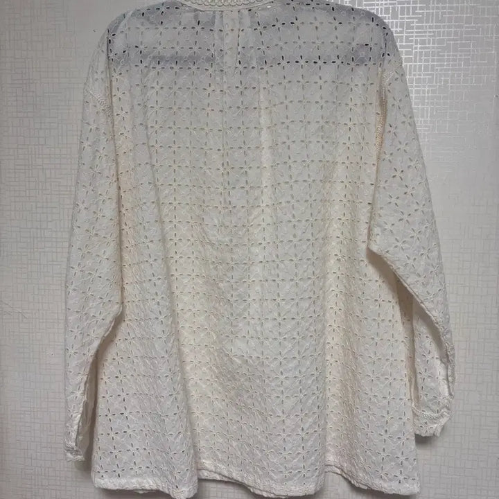 [BUNJANG] ZARA Ivory Punching Blouse / 자라 ZARA 펀칭 블라우스 아이보리