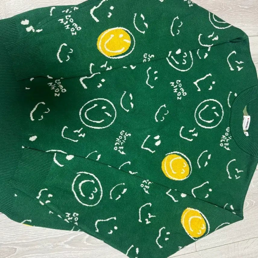 [BUNJANG] Comoninoz Smile Pattern Knit Green / 코모니노즈 스마일 패턴 니트 그린