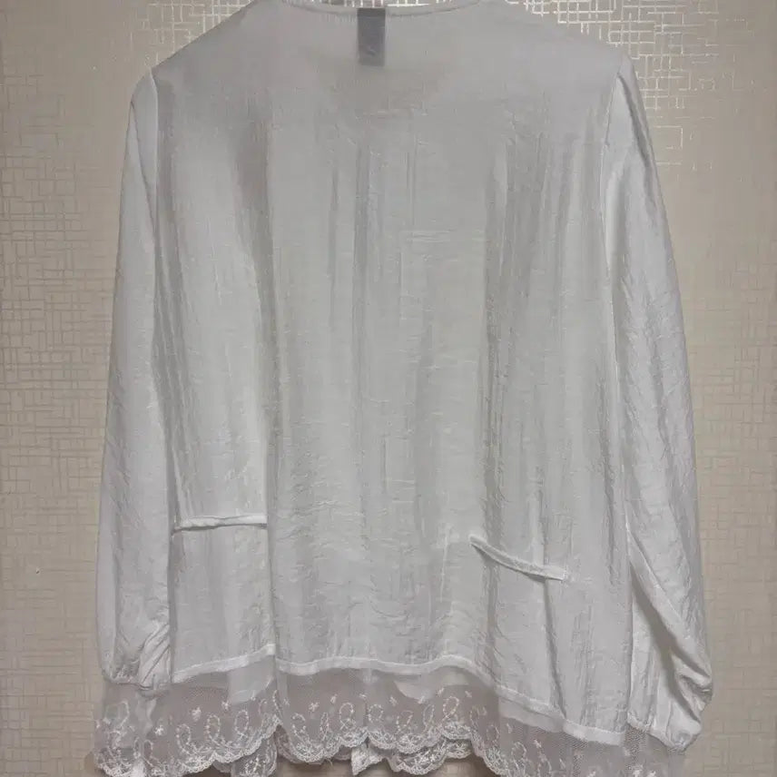 [BUNJANG] DAZY Lace Blouse White Long Sleeve / DAZY 레이스 블라우스 화이트 긴팔