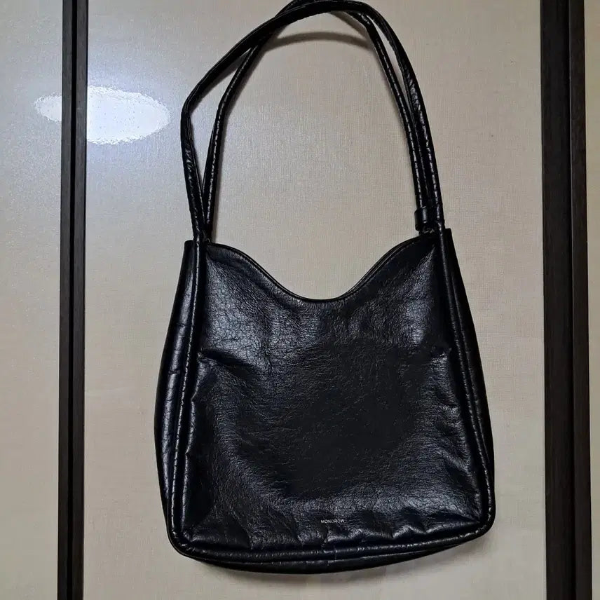 [BUNJANG] Monday Edition Black Leather Shoulder Bag / 먼데이 에디션 블랙 레더 숄더백