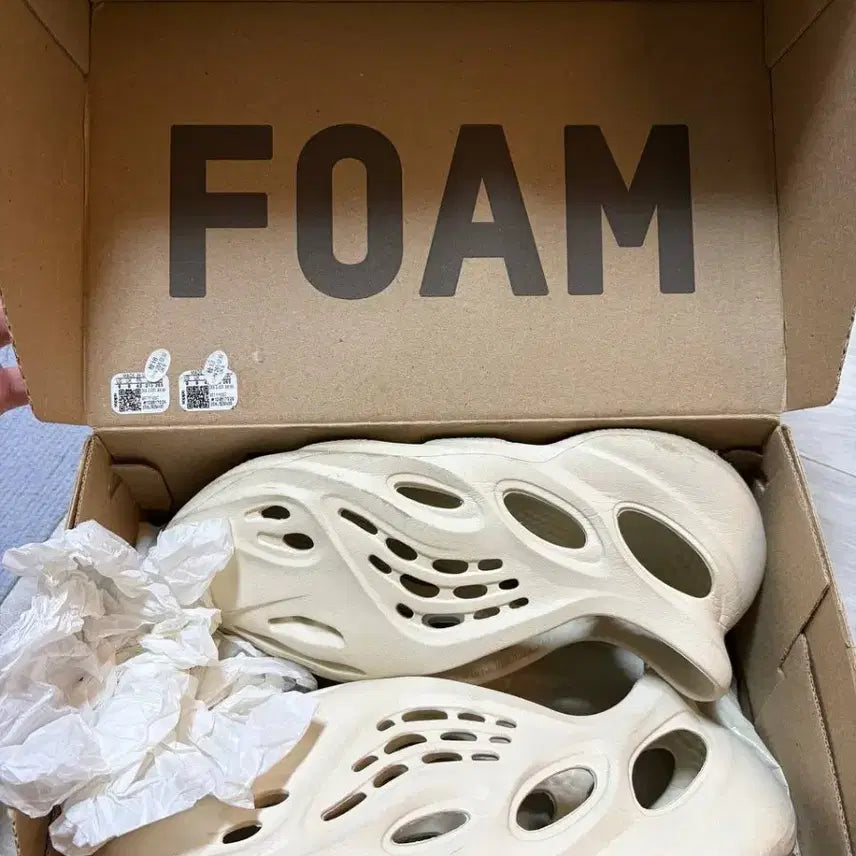 [BUNJANG] Adidas Yeezy Foam Runner Sand (Size 275) / 이지 폼 러너 샌드 275 (9)