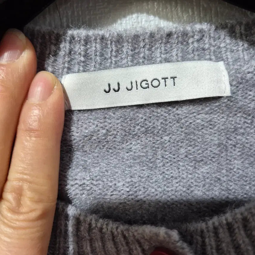 [BUNJANG] JJ JIGOTT Embroidered Cardigan / JJ지고트 그레이 가디건 레드 자수