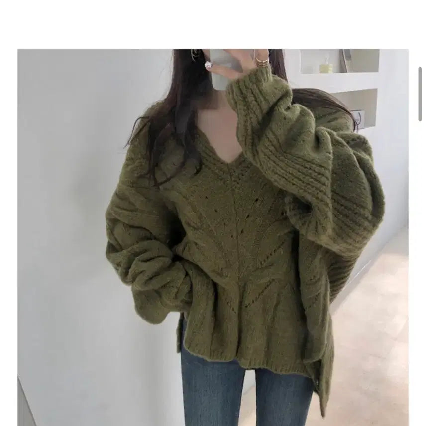 [BUNJANG] Loose Fit V-Neck Knit / 루즈핏 브이넥 니트