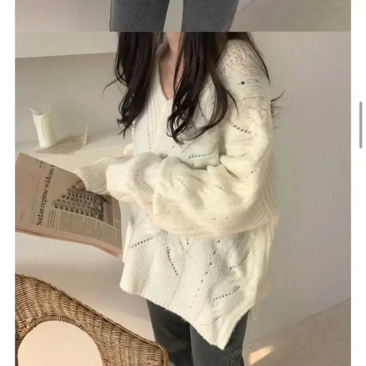 [BUNJANG] Loose Fit V-Neck Knit / 루즈핏 브이넥 니트