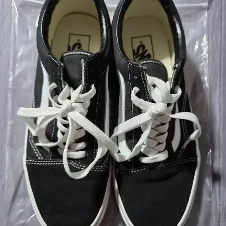[BUNJANG] Vans Old Skool Core Classic Black Sneakers (US 7) / 반스 코어클래식 올드스쿨 250
