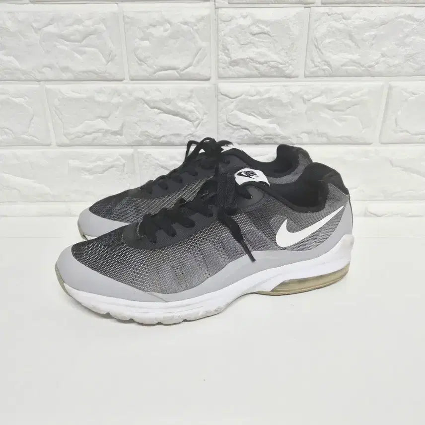 [BUNJANG] Nike Air Max Invigor Sneakers / 나이키 265 에어맥스 인비고 스니커즈 운동화