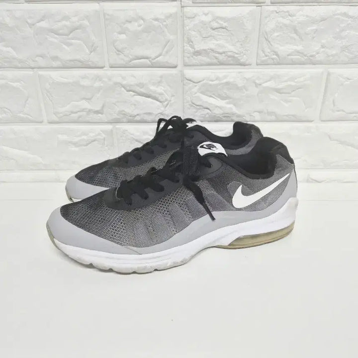 [BUNJANG] Nike Air Max Invigor Sneakers / 나이키 265 에어맥스 인비고 스니커즈 운동화