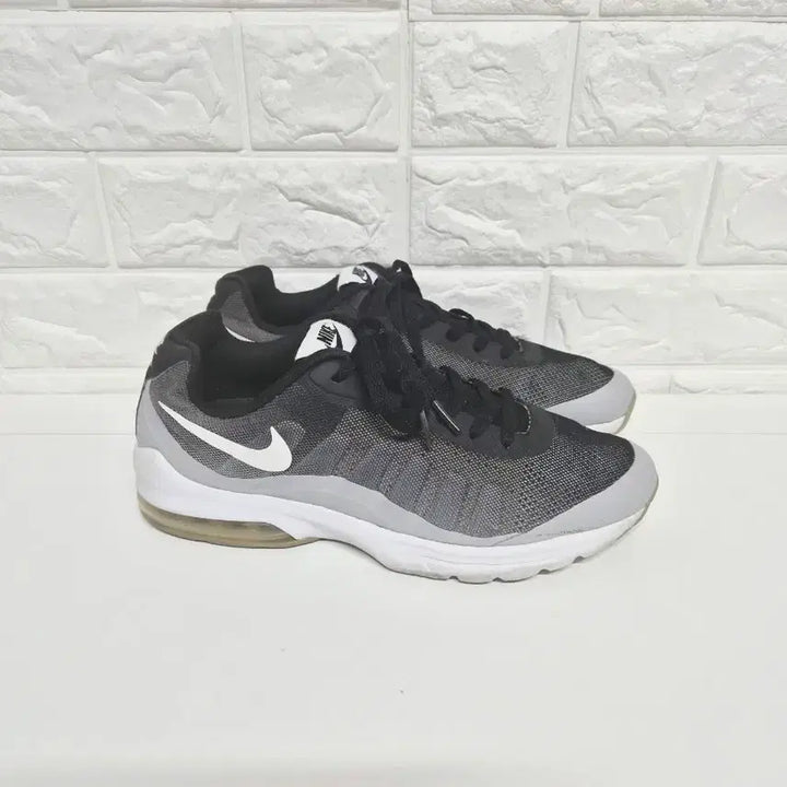 [BUNJANG] Nike Air Max Invigor Sneakers / 나이키 265 에어맥스 인비고 스니커즈 운동화