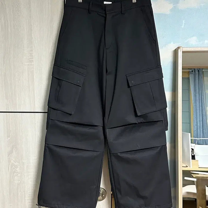 [SOLD OUT] (L) 노이즈 와이드 카고 파라수트 팬츠 - 블랙