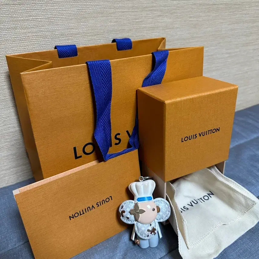 [BUNJANG] Louis Vuitton Vivienne Baker Bag Charm Keyring / 루이비통 비비엔 베이커 백참 키링