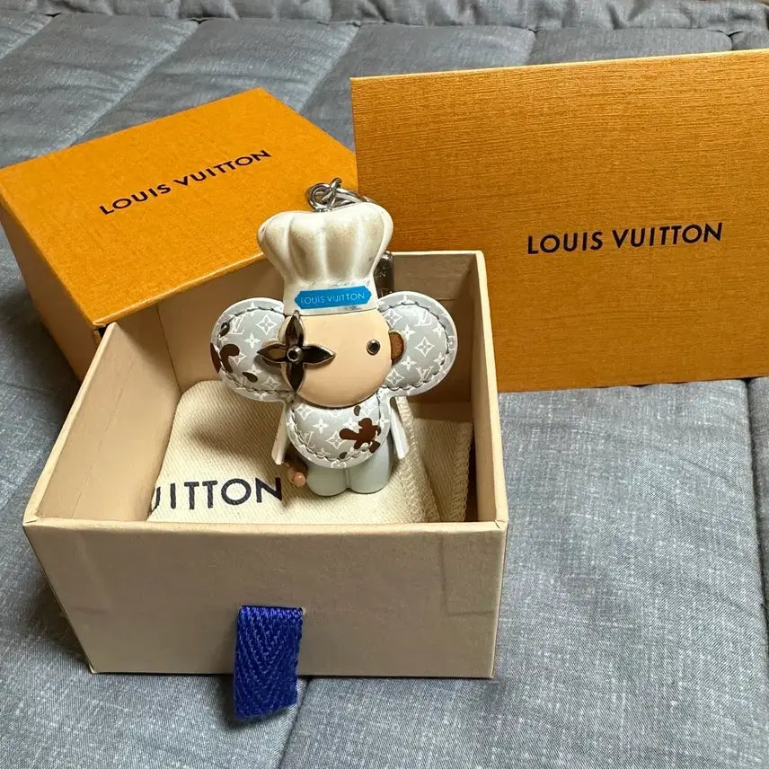 [BUNJANG] Louis Vuitton Vivienne Baker Bag Charm Keyring / 루이비통 비비엔 베이커 백참 키링