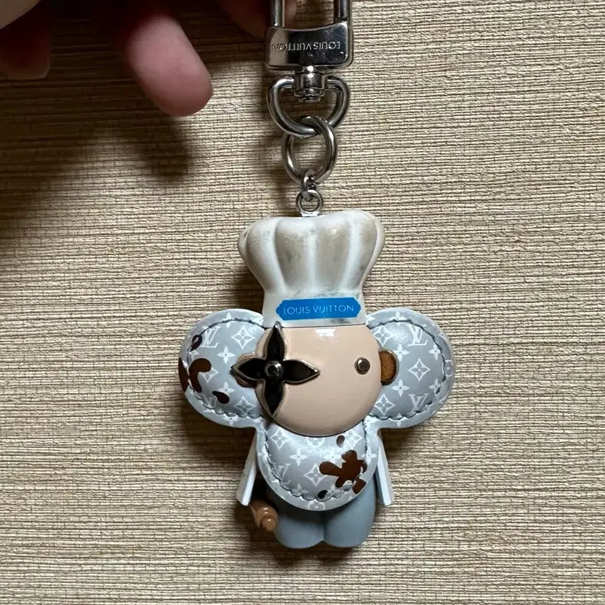 [BUNJANG] Louis Vuitton Vivienne Baker Bag Charm Keyring / 루이비통 비비엔 베이커 백참 키링