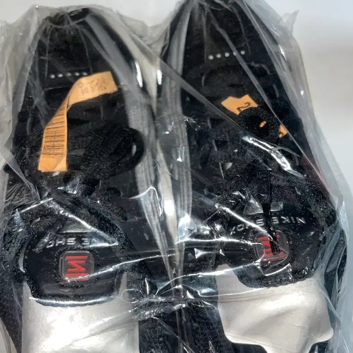 [BUNJANG] Nike Shox R4 Metallic Silver/Black/Picante Red Sneakers / 나이키 샥스 r4 240