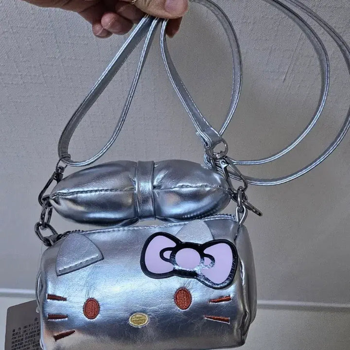 [BUNJANG] Sanrio Hello Kitty Silver Mini Crossbody Bag / 산리오 키티 실버 미니 크로스백
