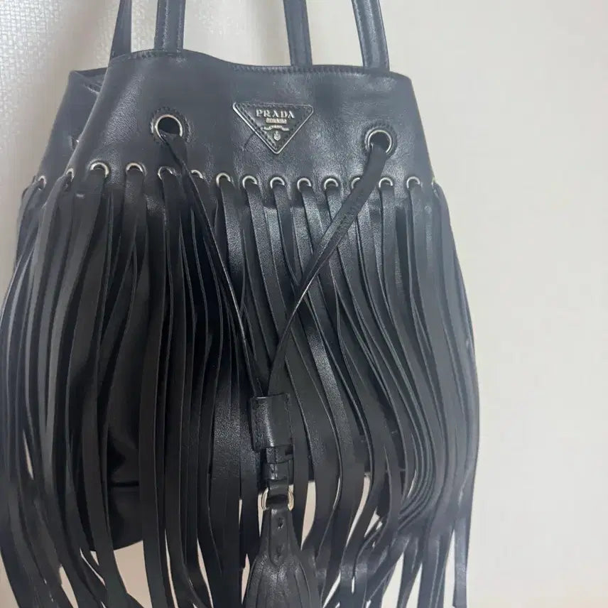 [BUNJANG] Prada Black Leather Fringe Bucket Bag / 프라다 블랙 레더 프린지 버킷백