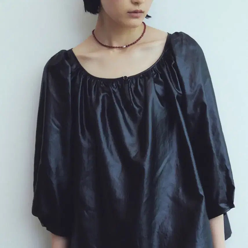 [BUNJANG] Ethos Glossy Round Neck Blouse Black / (새상품) 에토스 글로시 라운드 넥 블라우스 블랙