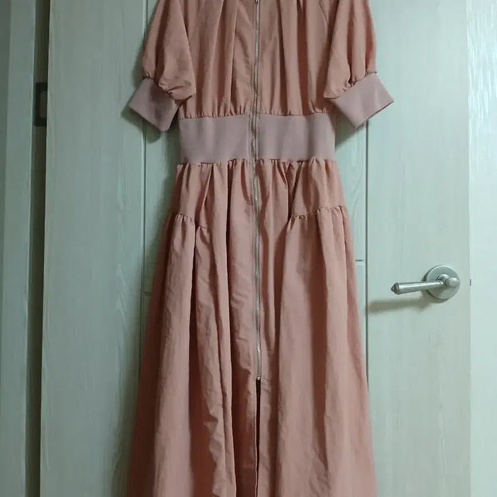 [BUNJANG] Coral Tone A-Line Midi Dress with Front Zipper / 새상품/코랄톤 원피스 (바스락 소재, 앞지퍼 / 감성 브랜드)