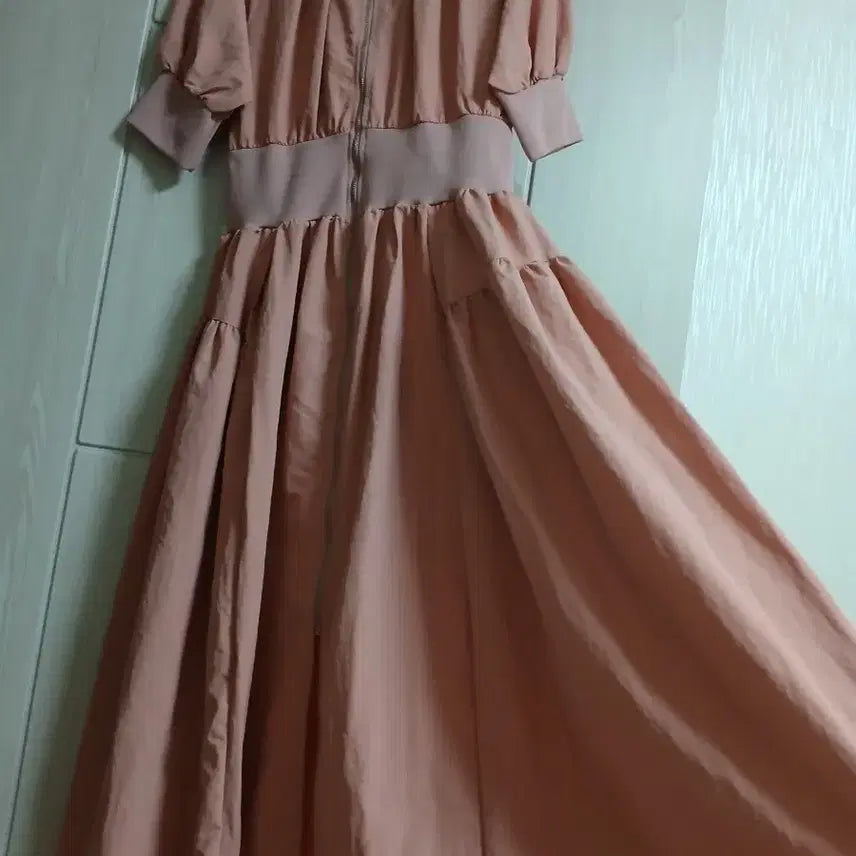 [BUNJANG] Coral Tone A-Line Midi Dress with Front Zipper / 새상품/코랄톤 원피스 (바스락 소재, 앞지퍼 / 감성 브랜드)