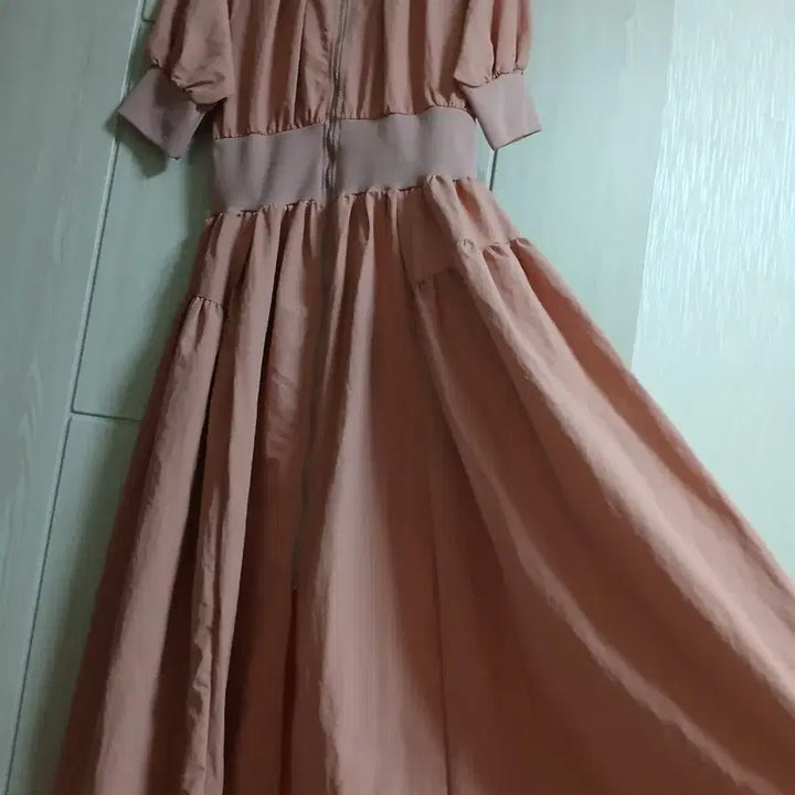 [BUNJANG] Coral Tone A-Line Midi Dress with Front Zipper / 새상품/코랄톤 원피스 (바스락 소재, 앞지퍼 / 감성 브랜드)