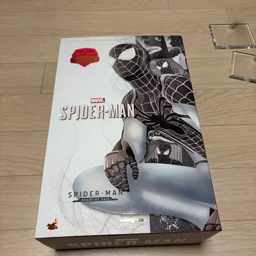 [BUNJANG] Hot Toys Spider-Man (Negative Suit) VGM036 / 핫토이 네거티브 스파이더맨 vgm036