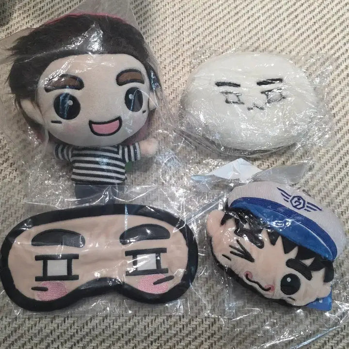 [BUNJANG] GOT7 Jinyoung Nyoungtery Doll, Pouch, Keyring Doll, Eye Mask Bundle Set / 갓세븐 진영 인형(녕터리), 파우치, 키링인형, 안대 일괄양도
