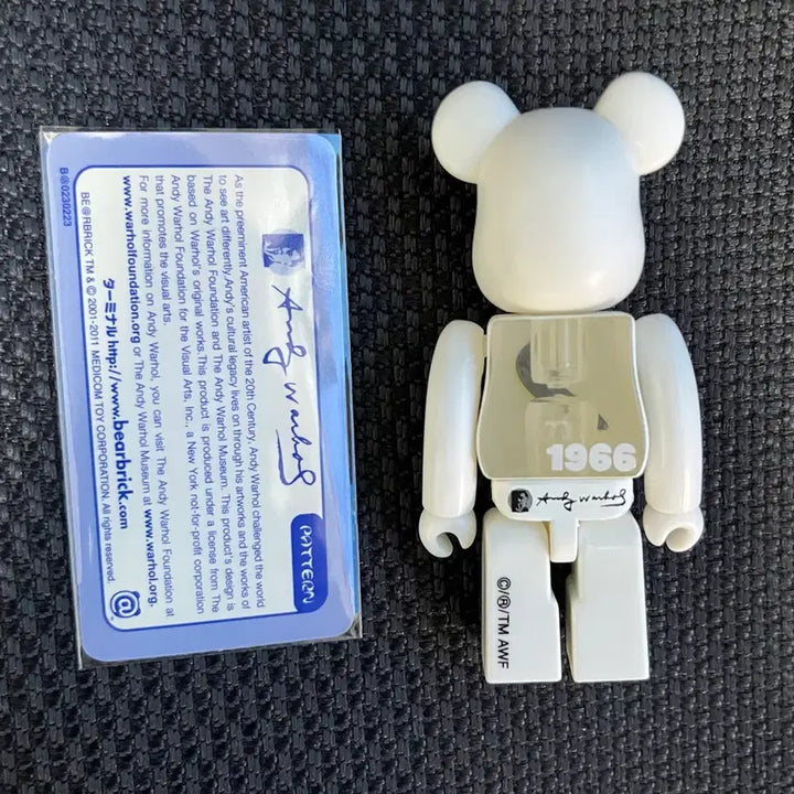 [BUNJANG] Bearbrick Pattern Andy Warhol Banana Unsealed / 베어브릭 23탄 패턴 앤디워홀 바나나 개봉