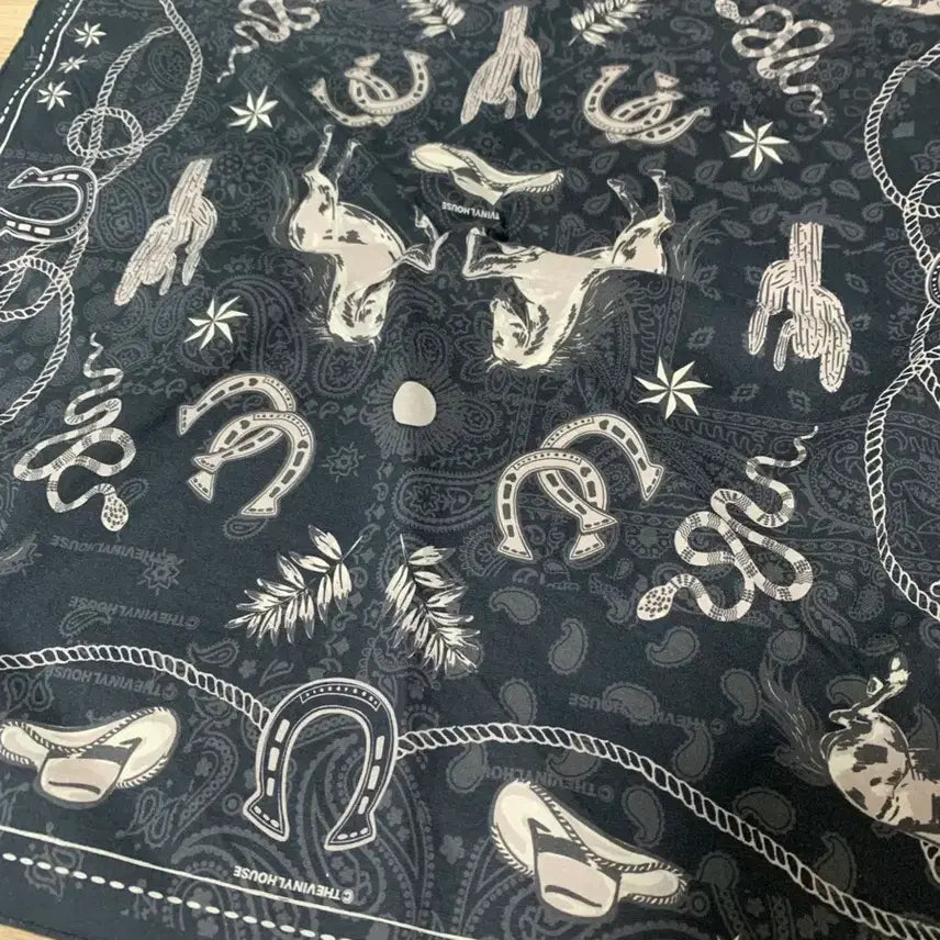 [BUNJANG] The Vinyl House Navy Bandana / 더바이닐하우스 네이비반다나 판매