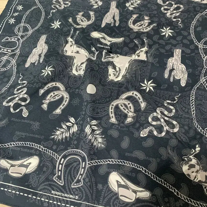 [BUNJANG] The Vinyl House Navy Bandana / 더바이닐하우스 네이비반다나 판매