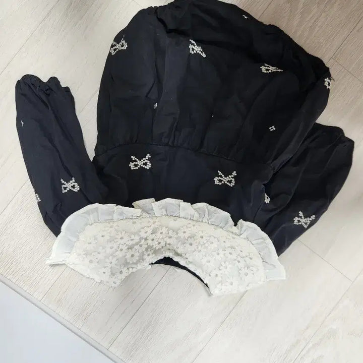 [SOLD OUT] 리본카라베이비바디수트