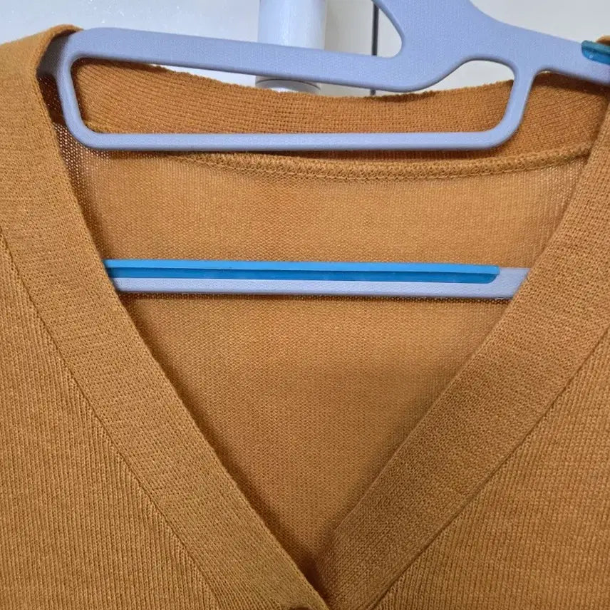 [BUNJANG] Colorblock V-Neck Knit Cardigan / 배색 브이넥 니트 가디건