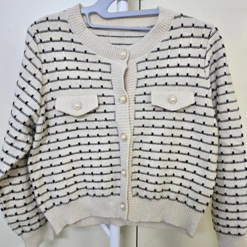 [BUNJANG] Ivory Check Pattern Pearl Button Cardigan / 아이보리 체크 패턴 진주 버튼 가디건