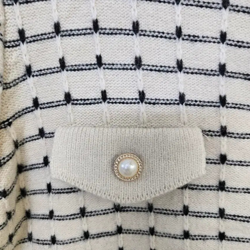 [BUNJANG] Ivory Check Pattern Pearl Button Cardigan / 아이보리 체크 패턴 진주 버튼 가디건