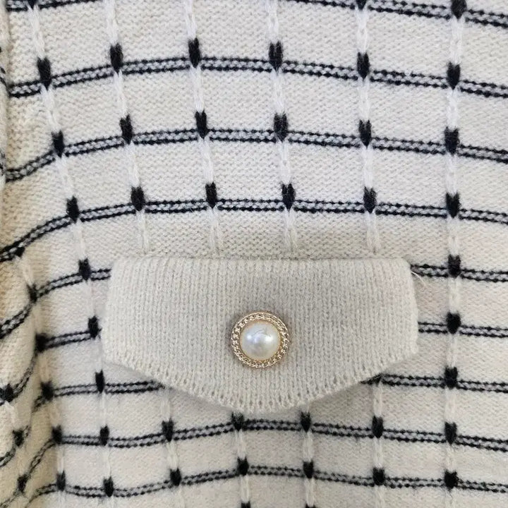[BUNJANG] Ivory Check Pattern Pearl Button Cardigan / 아이보리 체크 패턴 진주 버튼 가디건
