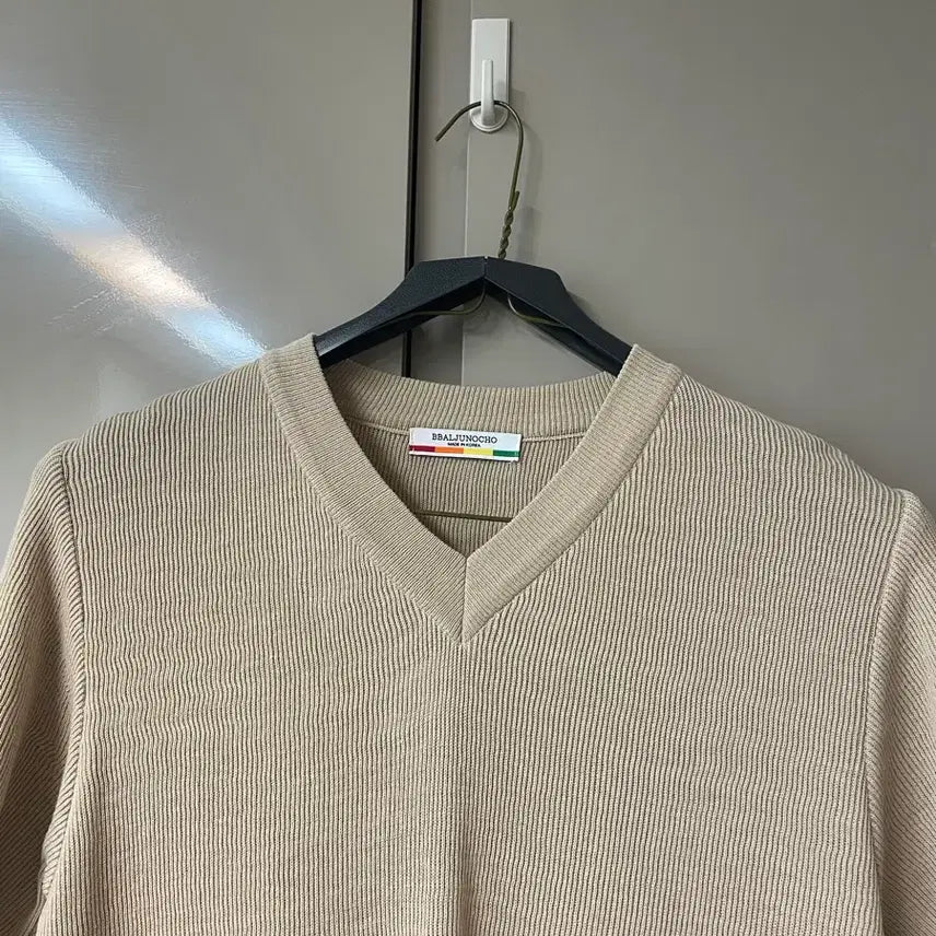 [BUNJANG] Beige V-Neck Knit Top / 여름 베이지 V넥 니트 free