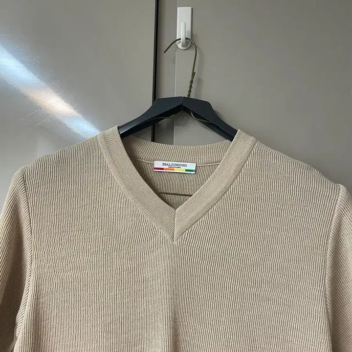 [BUNJANG] Beige V-Neck Knit Top / 여름 베이지 V넥 니트 free