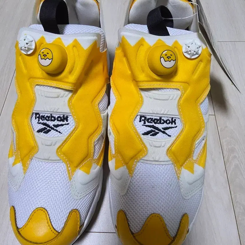 [BUNJANG] Reebok x Gudetama Pump Fury White/Yellow Sneakers / 리복 펌프 퓨리 구데타마 콜라보 화이트/옐로우