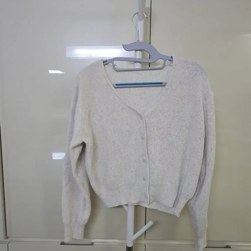 [BUNJANG] Ivory V-Neck Knit Cardigan / 아이보리 브이넥 니트 가디건