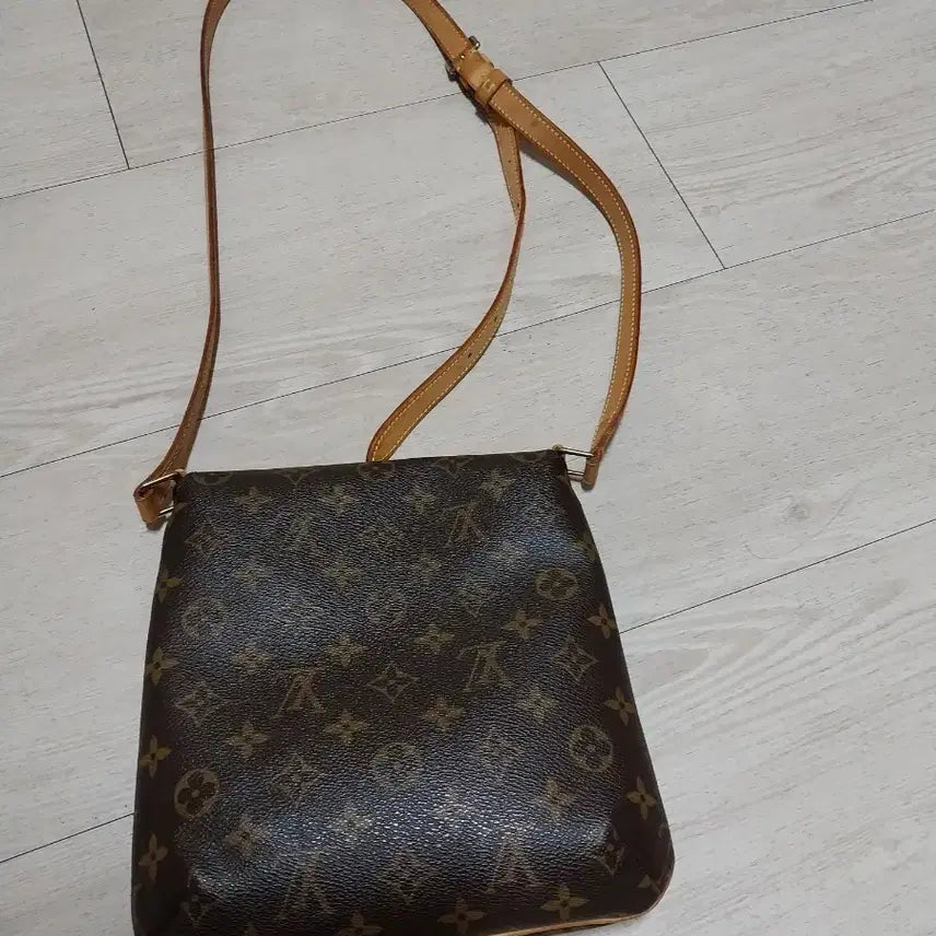 [BUNJANG] Louis Vuitton Monogram Shoulder Bag / 루이비통 모노그램 숄더백