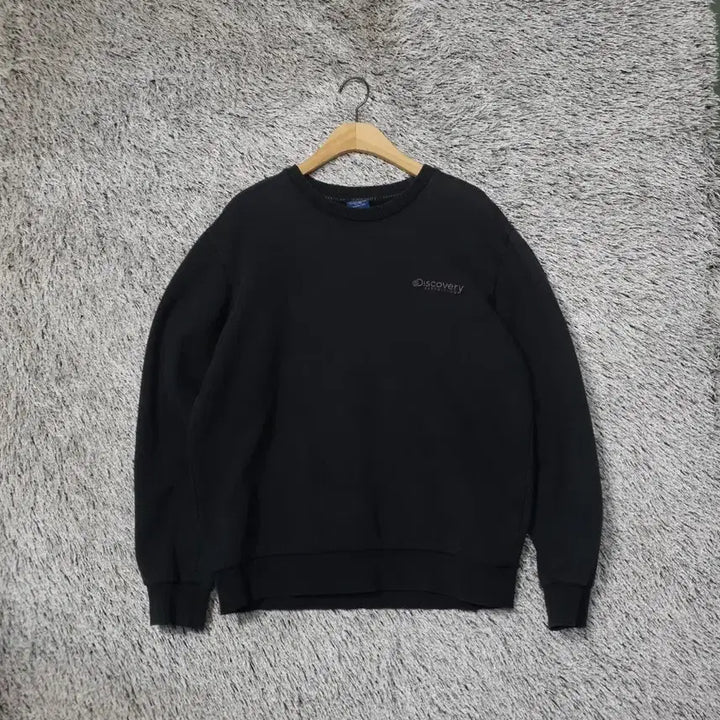 [BUNJANG] Discovery Expedition Black Sweatshirt / 디스커버리 블랙 맨투맨 티셔츠 2200025