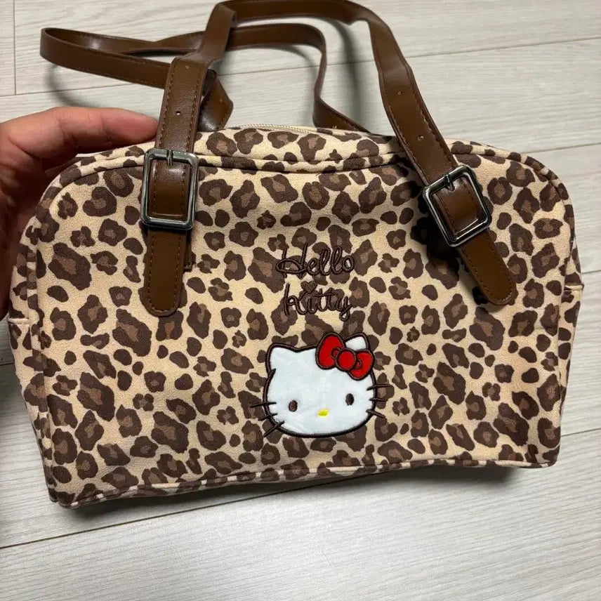 [BUNJANG] Sanrio Hello Kitty Crossbody &amp; Tote Bag / 산리오 키티 크로스백 및 토드백 저렴하게 판매합니다. (새상품)