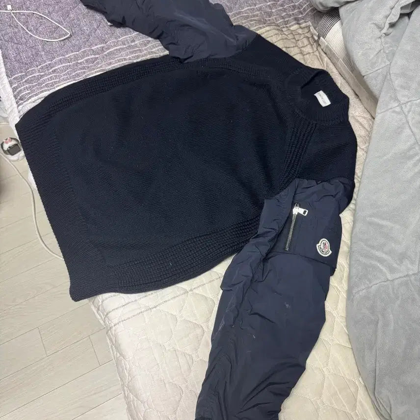 [BUNJANG] Moncler Navy Knit Sweater with Padded Sleeves - Size L / 몽클레어 니트 L사이즈