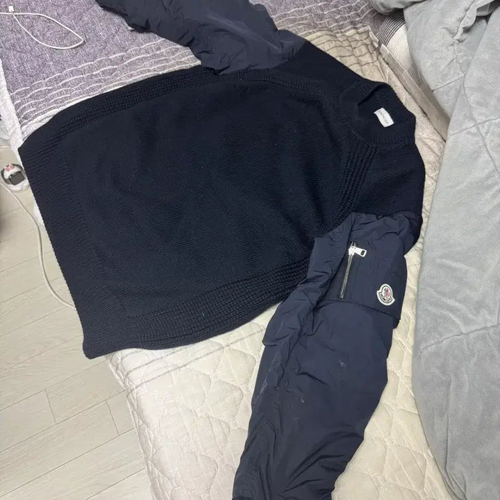 [BUNJANG] Moncler Navy Knit Sweater with Padded Sleeves - Size L / 몽클레어 니트 L사이즈