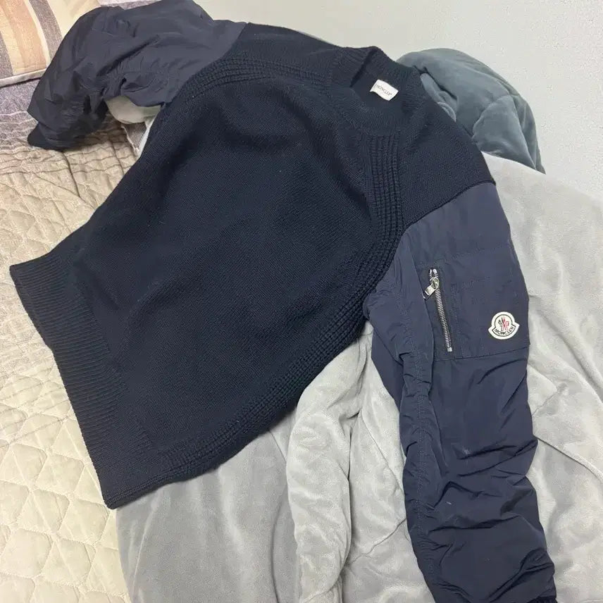 [BUNJANG] Moncler Navy Knit Sweater with Padded Sleeves - Size L / 몽클레어 니트 L사이즈