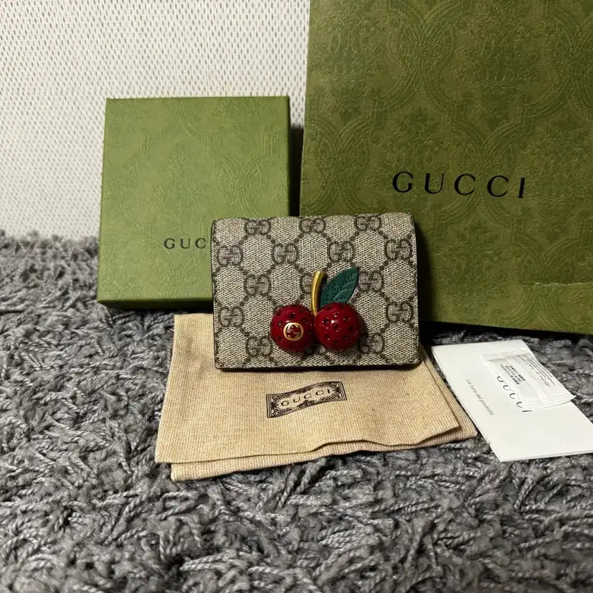 [BUNJANG] Gucci Cherry Canvas Wallet / [풀구성] 정품 구찌 체리 캔버스 지갑 중지갑 카드지갑