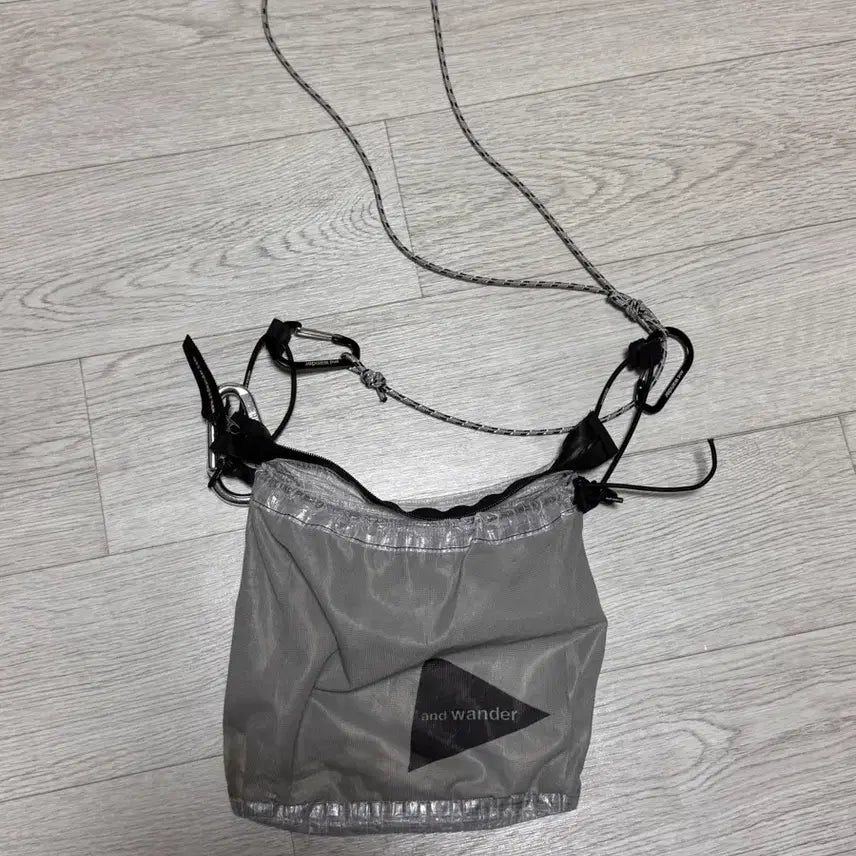 [BUNJANG] And Wander Dyneema Sacoche Bag / 앤드원더 다이니마 사코슈 백